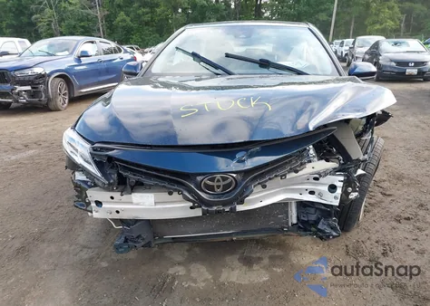 2020 Toyota Camry Le z USA, uszkodzony, nr VIN 4T1C11AK8LU871205